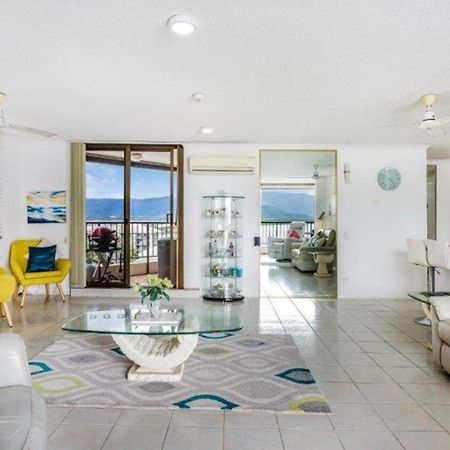 Cairns Ocean View Apartment In Aquarius Esterno foto