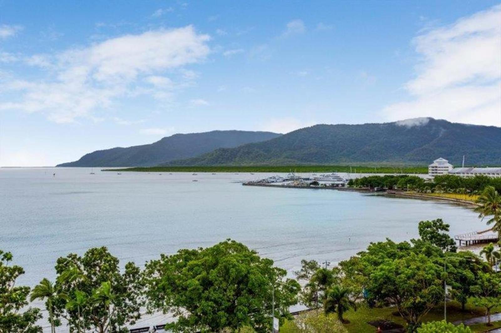Cairns Ocean View Apartment In Aquarius Esterno foto