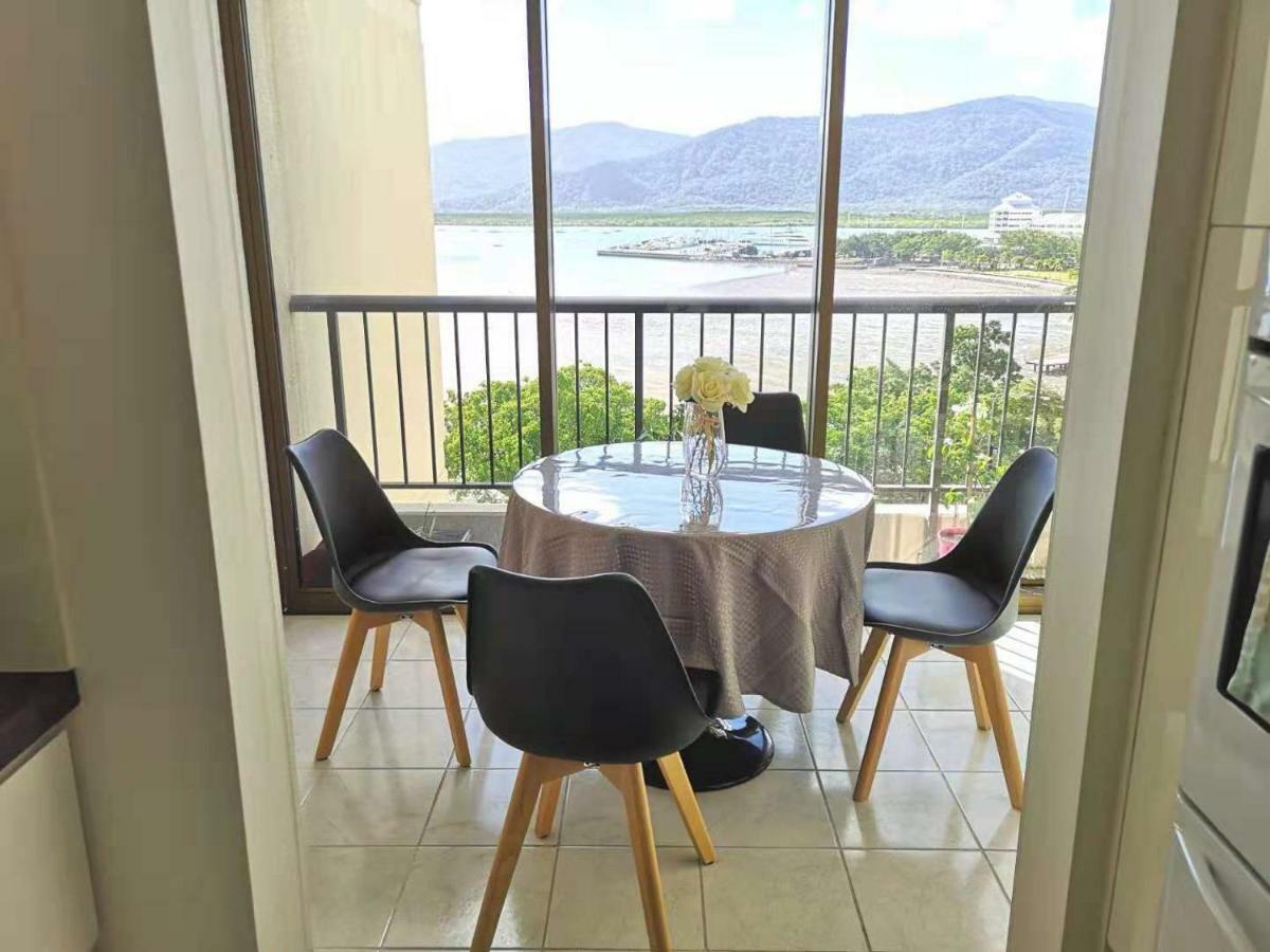Cairns Ocean View Apartment In Aquarius Esterno foto